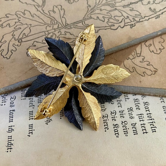 Vintage Joan Rivers black & gold tone Desert Cactus rhinestone accented brooch - Picture 7 of 10